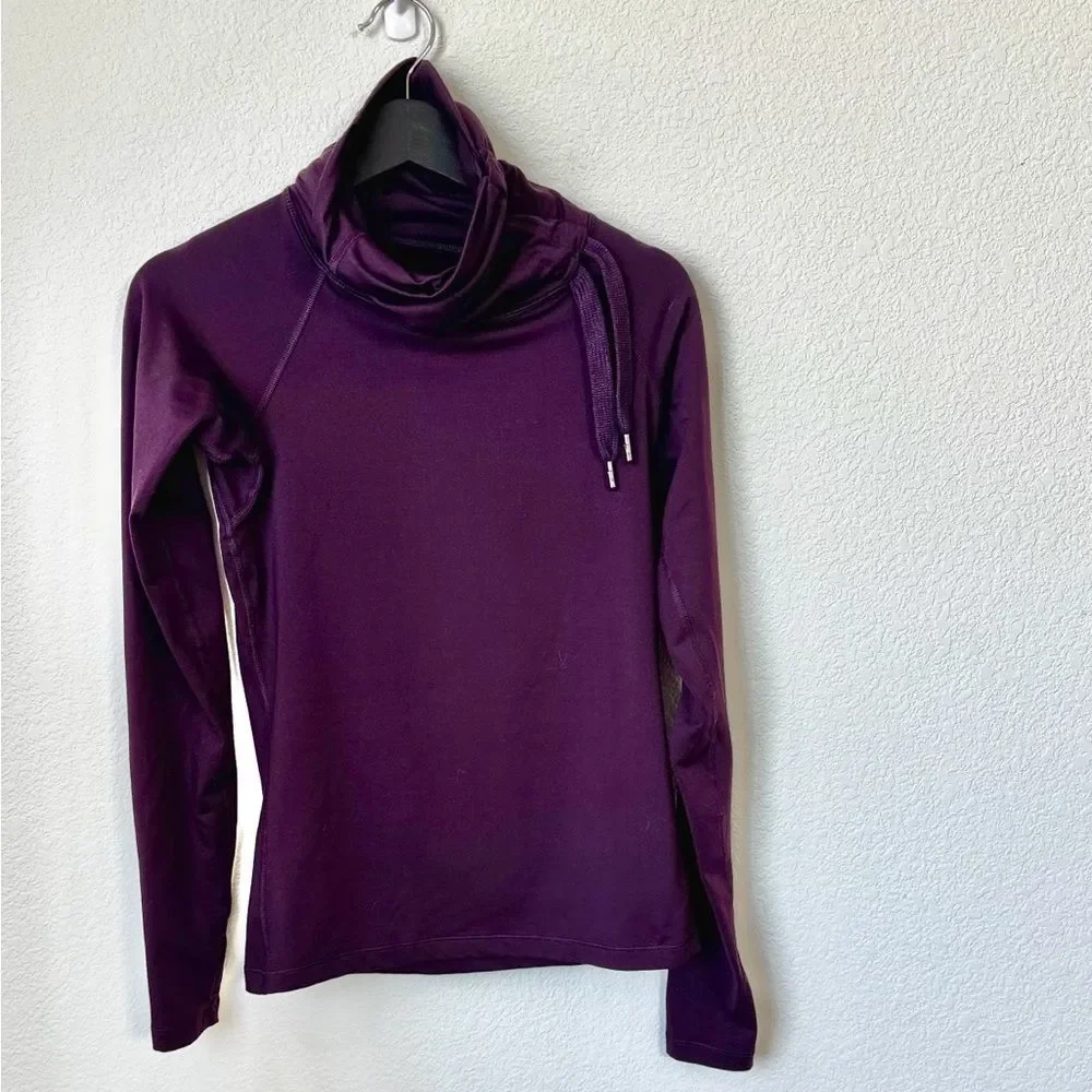 Nike Women's Lavender Turtleneck Sweater Dri-Fit Pro Hyperwarm, size Medium